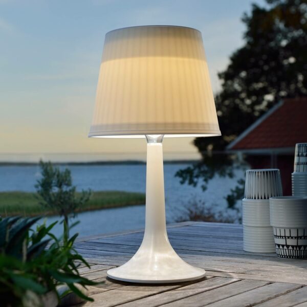 Konstsmide Bílá LED solární stolní lampa Assisi